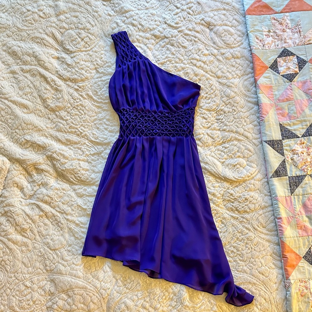 One shoulder A symmetrical dress